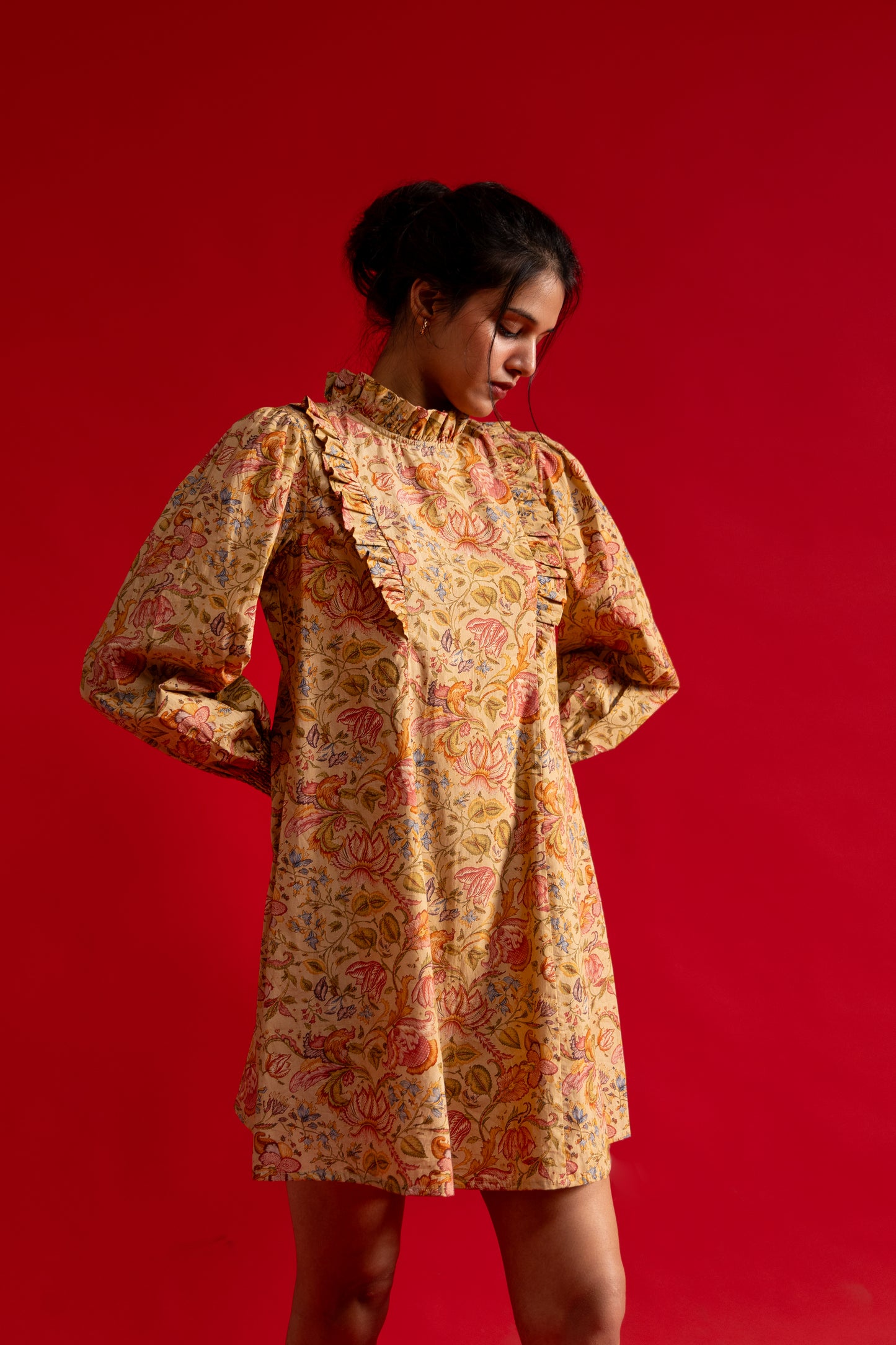 Kaari Short Dress with detailed collar