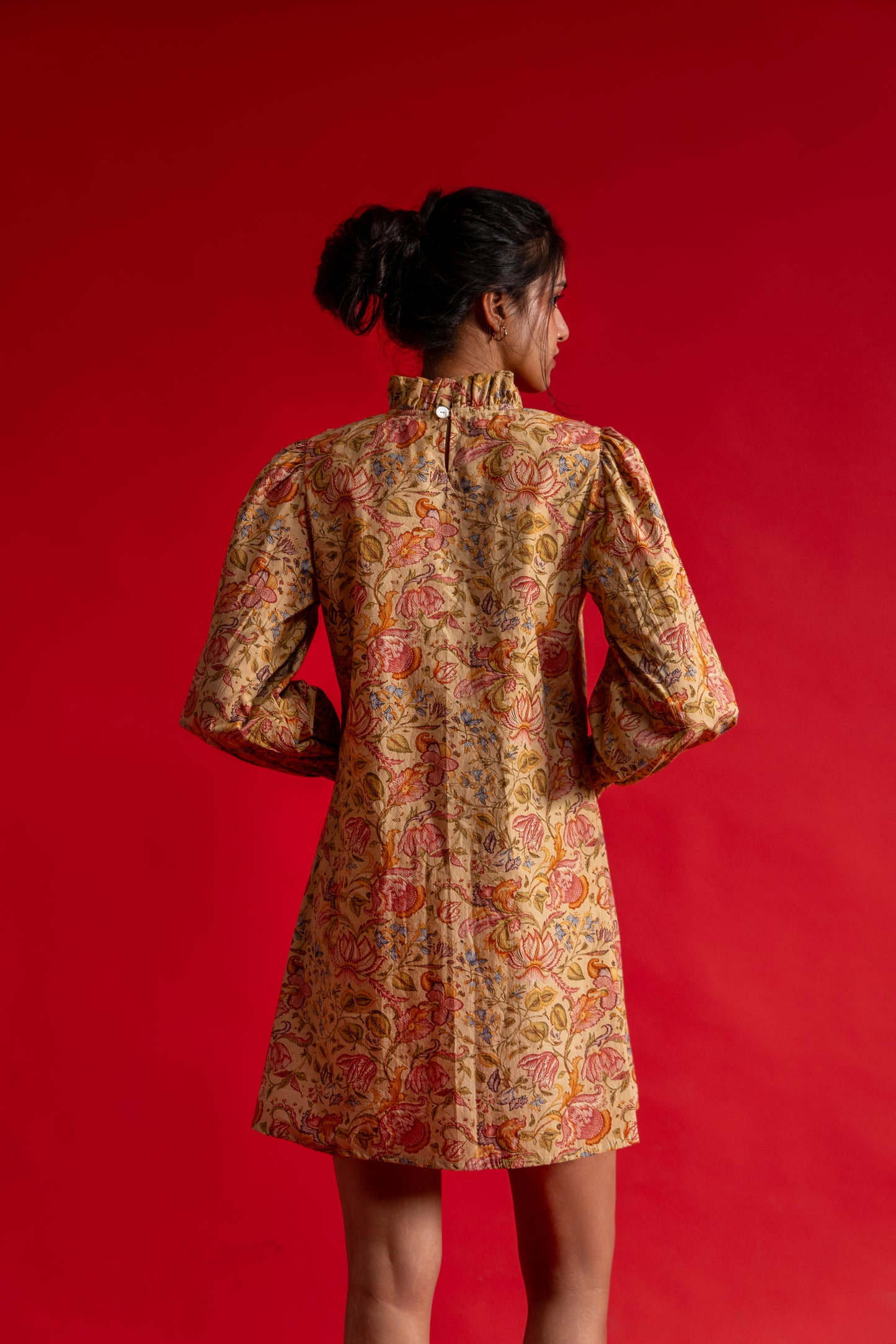 Kaari Short Dress with detailed collar