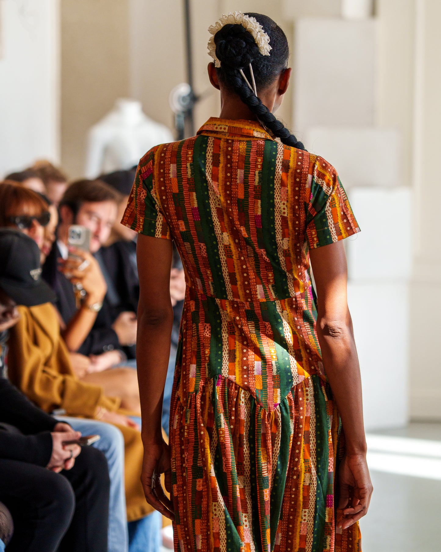 Gond abstract stripes Collar Dress