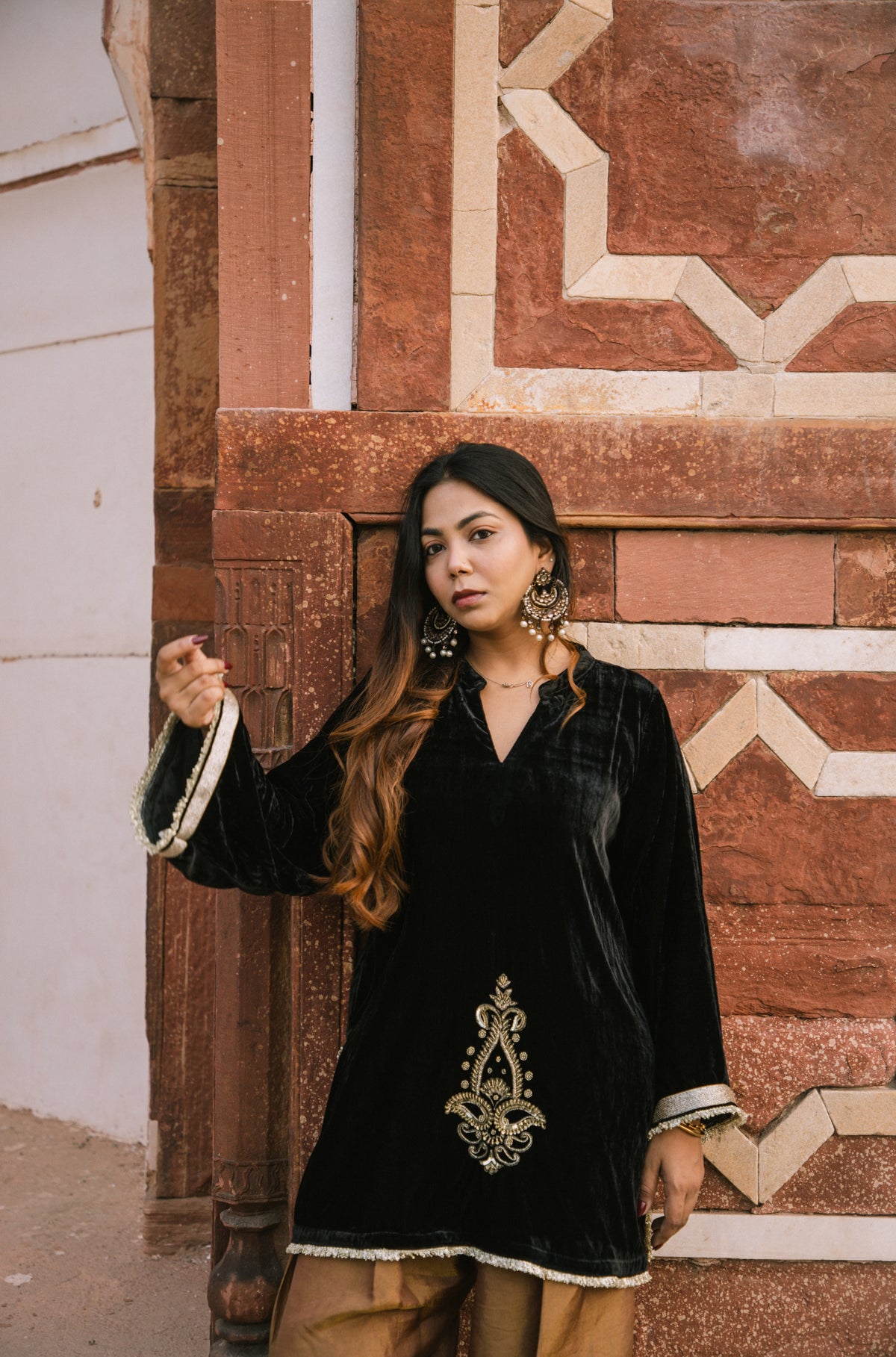 Ambi Velvet Noir Farshi Kurta Set