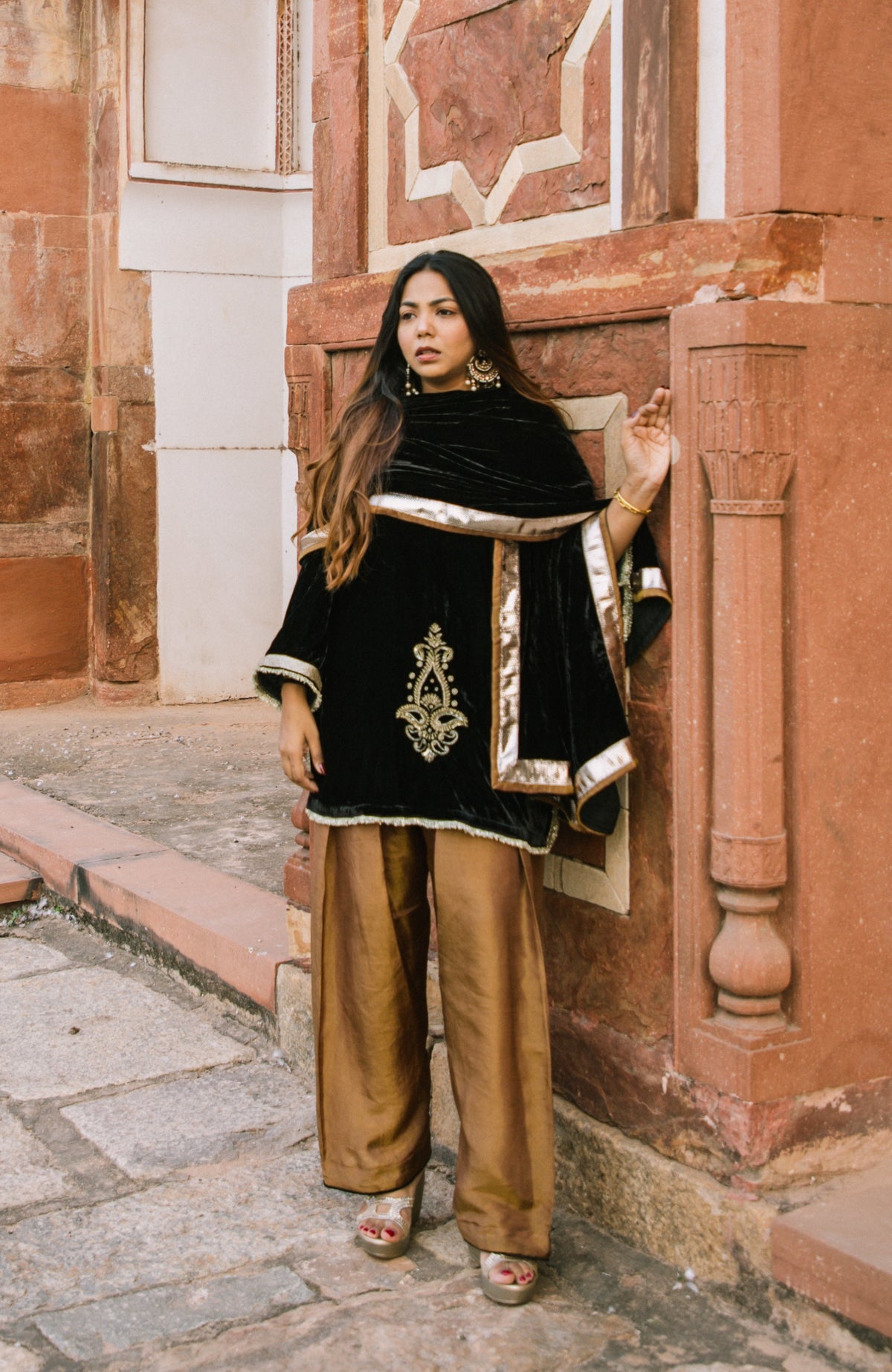 Ambi Velvet Noir Farshi Kurta Set