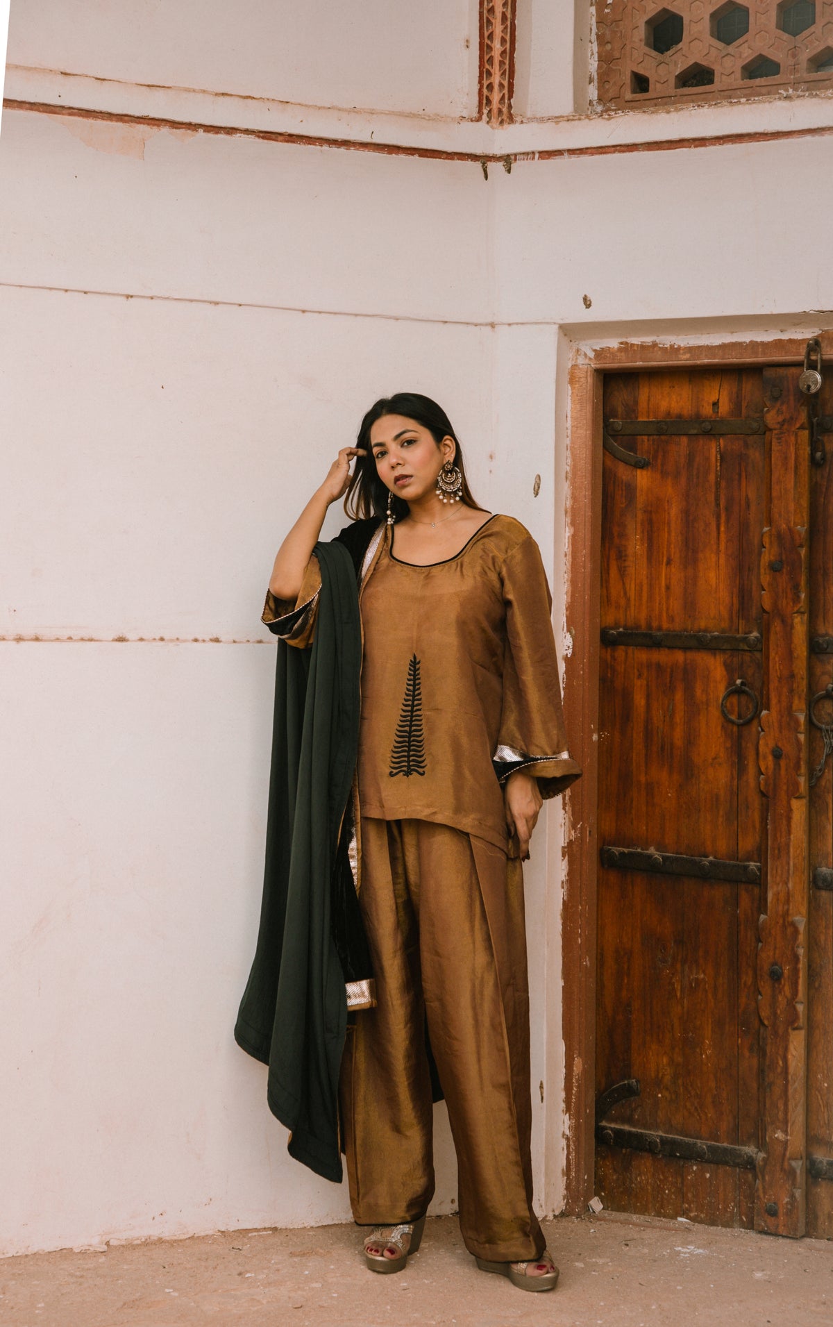 Pattachitra Noir Farshi Kurta Set