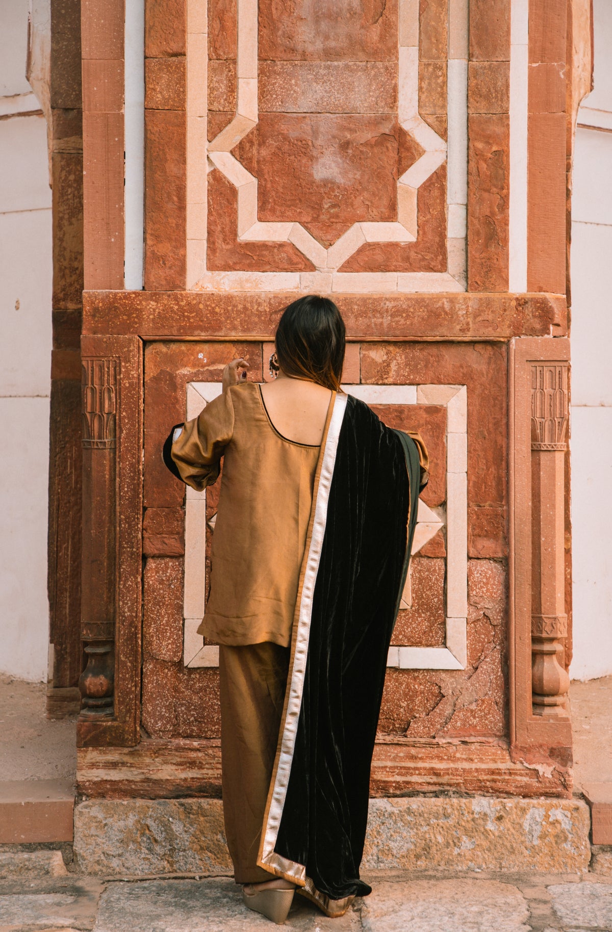 Pattachitra Noir Farshi Kurta Set