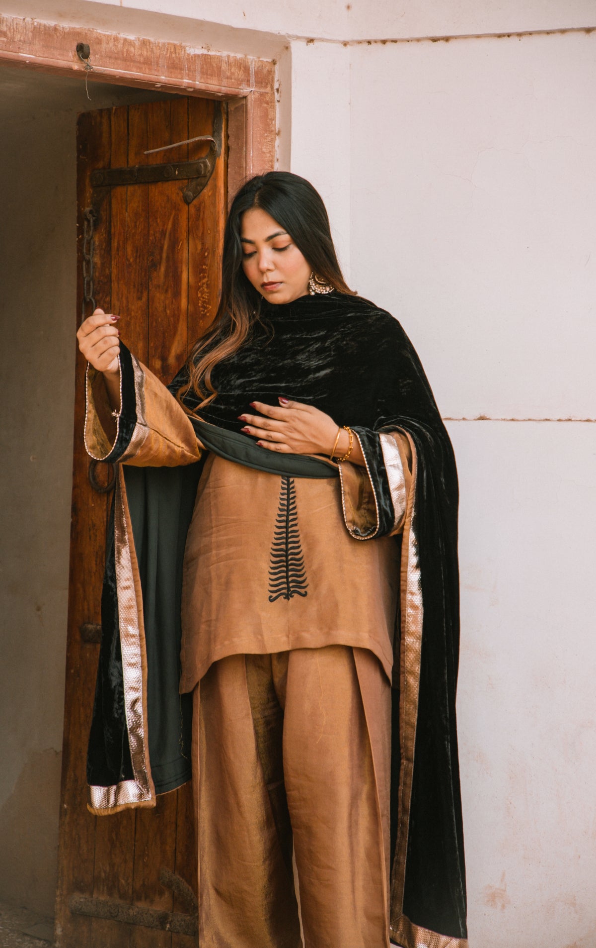 Pattachitra Noir Farshi Kurta Set
