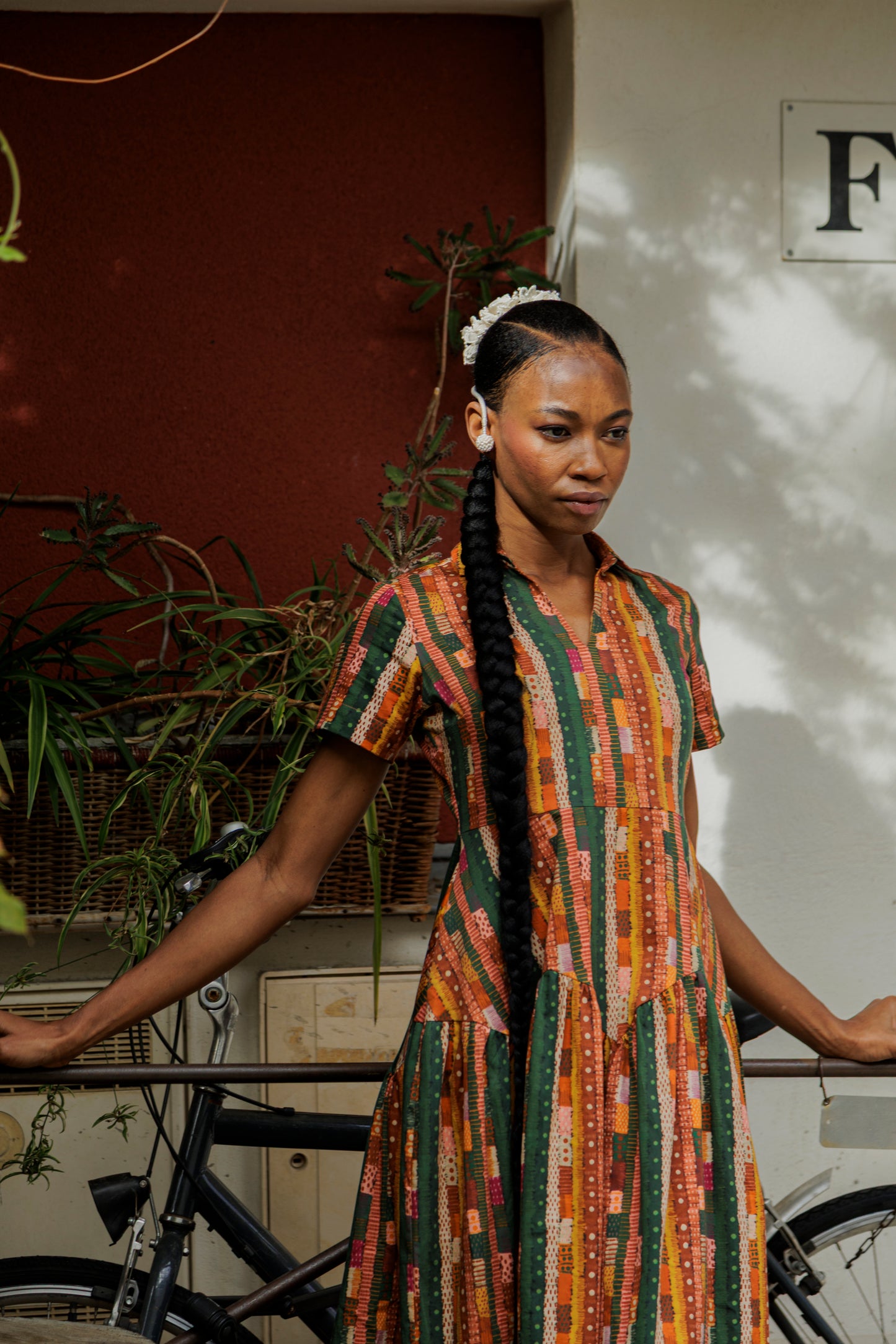 Gond abstract stripes Collar Dress